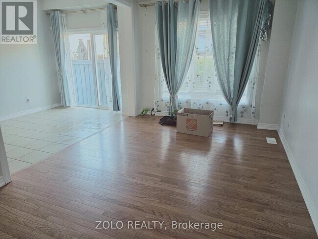 Photo du bâtiment - 43 Yardley Cres