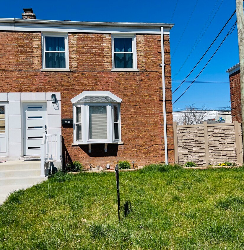 5256 W 63rd Pl, Chicago, IL 60638 Townhome Rentals in Chicago IL