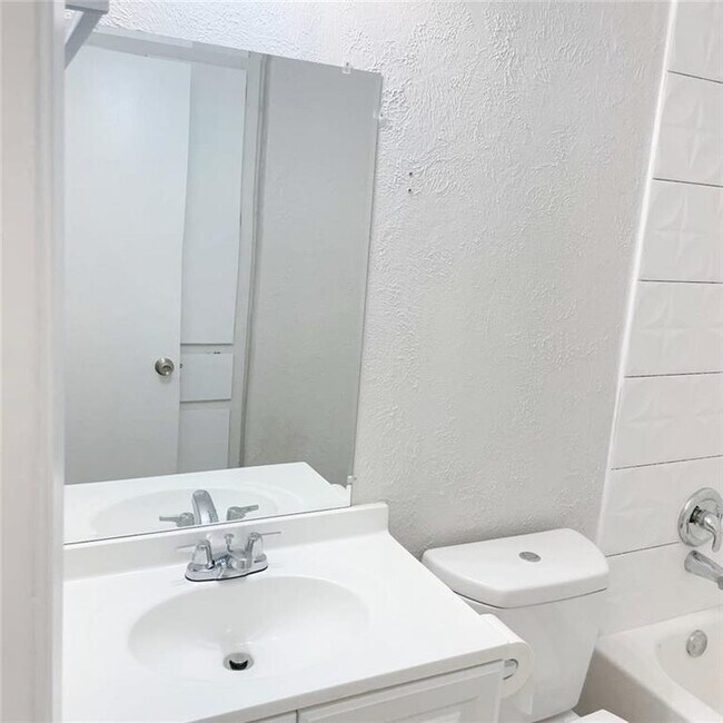 Foto del edificio - 1500 W Braker Ln