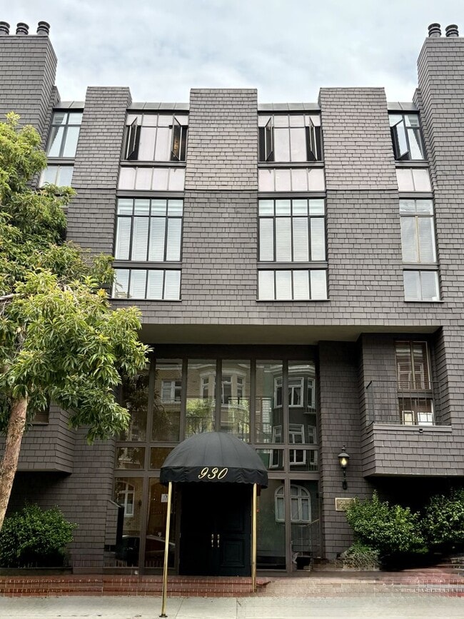 Building Photo - Top Floor Condo in Nob Hill