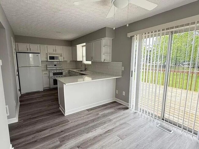 Foto del edificio - 904 Charleston Way Dr