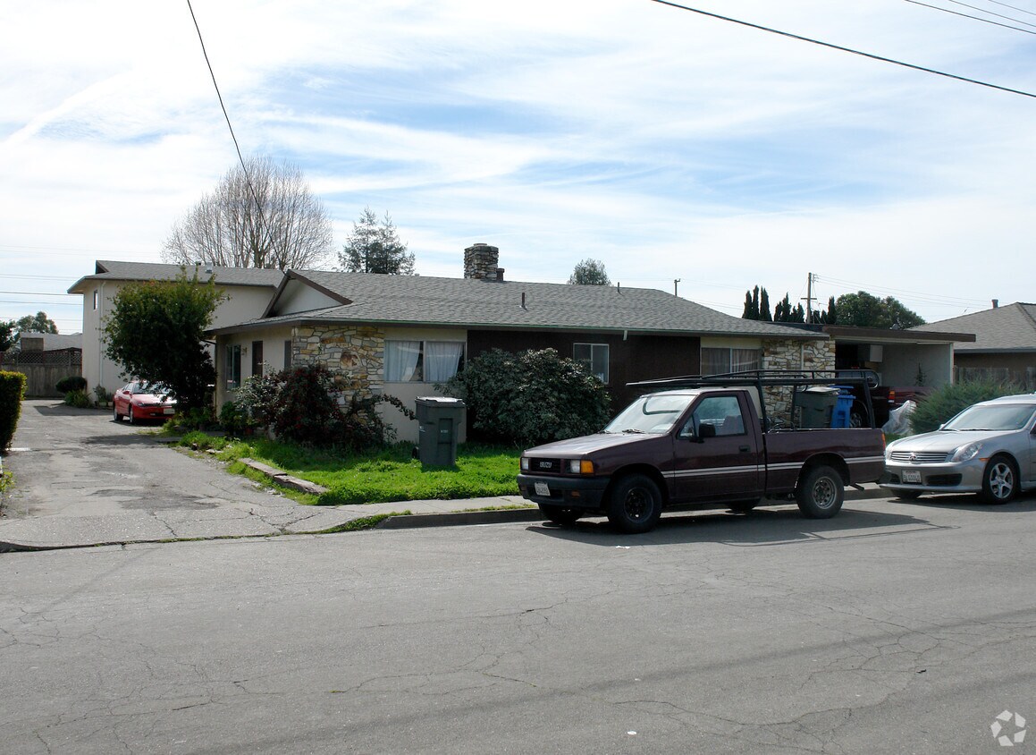 Primary Photo - 560 Arrowood Dr