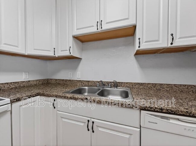 Building Photo - 632 Tarragona Way