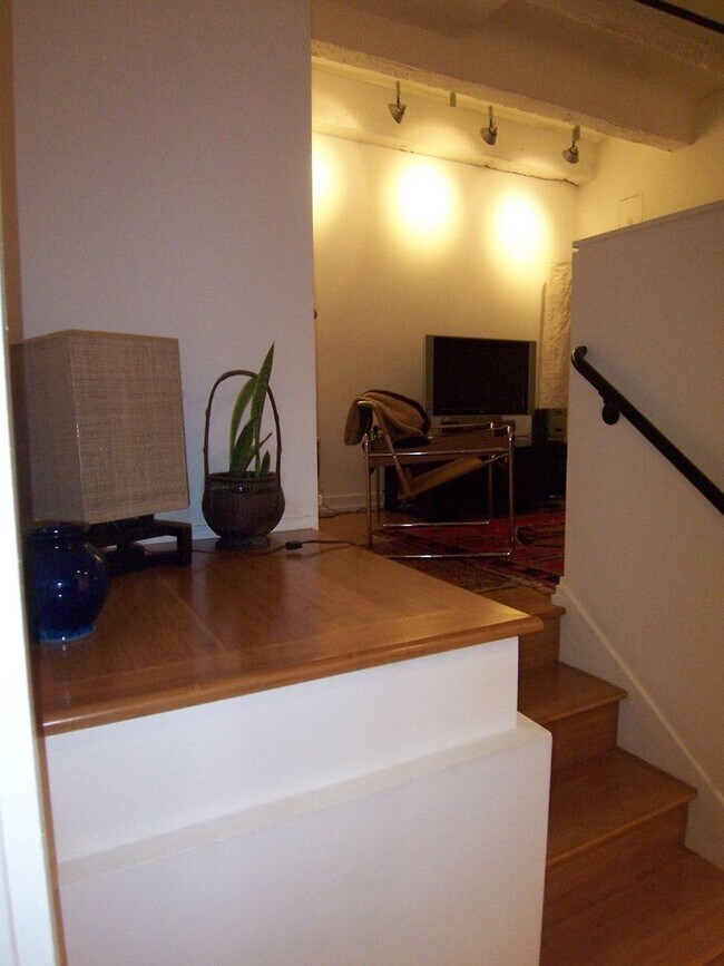 Foto del edificio - Centrally Located Elegant Designer-Chic 1B...