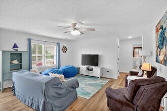 Building Photo - 410 S Anderson Blvd