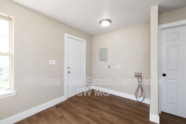 Foto del edificio - 711 S Nettleton Ave