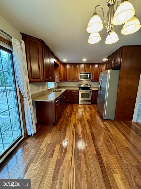 Foto del edificio - 8008 Noel St