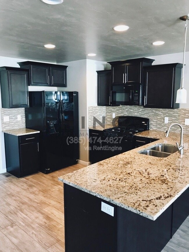 Building Photo - 1385 Bridal Veil Dr