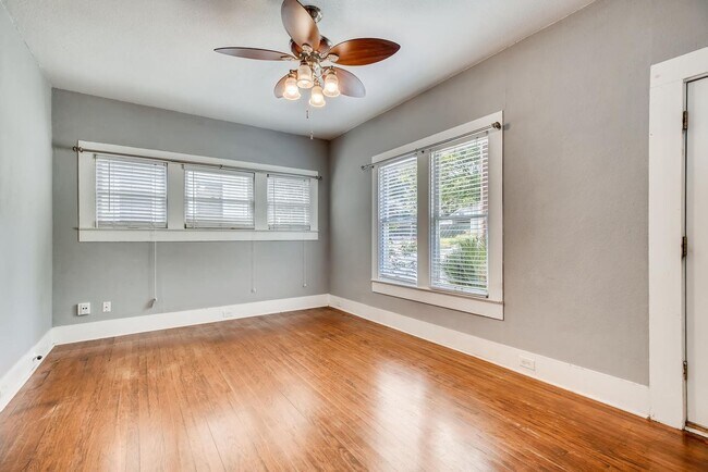 Foto del edificio - 826 W Mulberry Ave