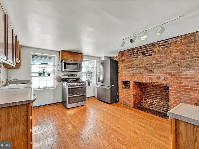 Cocina del primer piso - 1005 S Kenwood Ave
