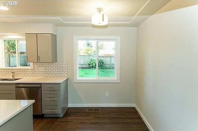 Foto del edificio - 18641 NE Everett Ct