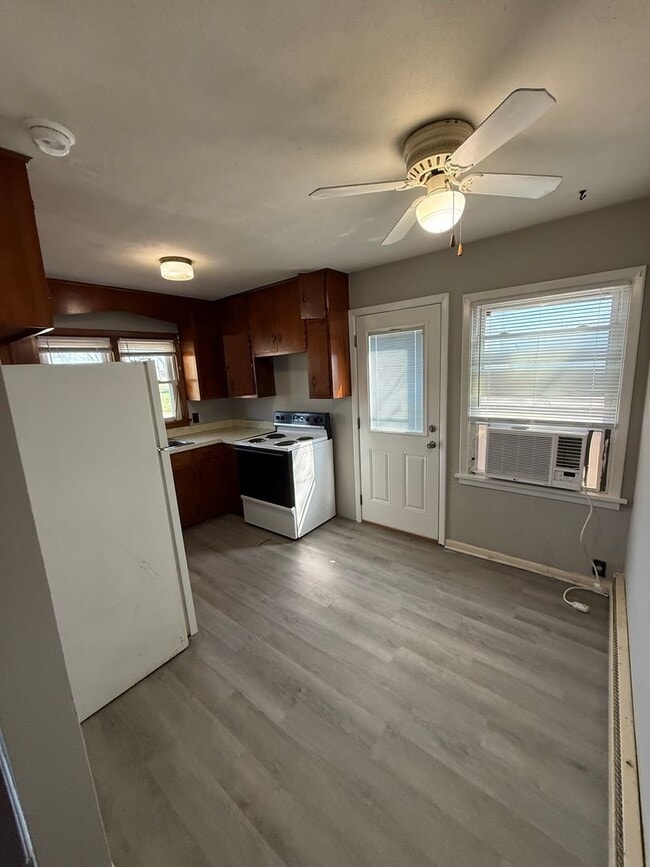 Building Photo - 215 McCormick St