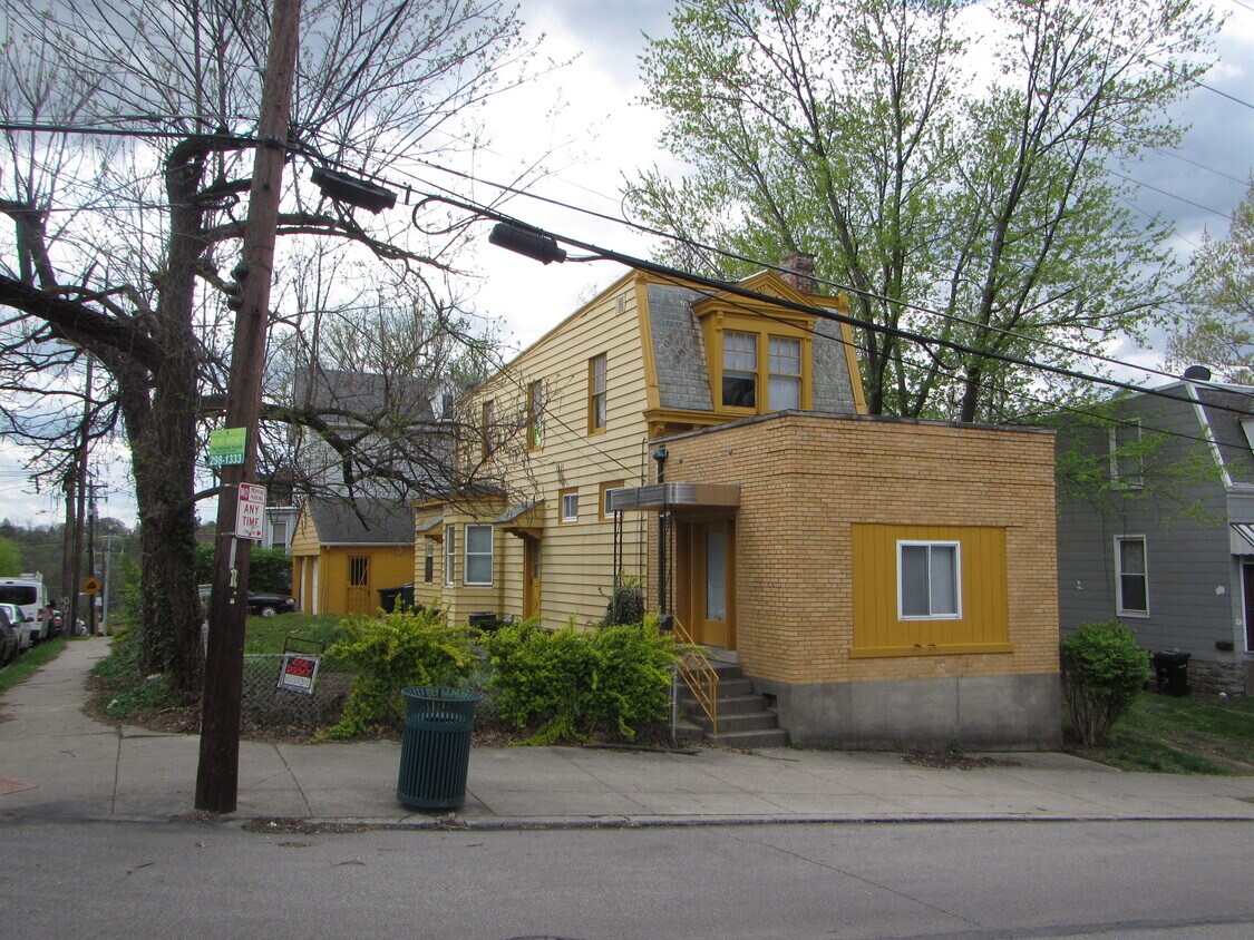 603 Riddle Rd Cincinnati Oh 45220 House For Rent In Cincinnati Oh Apartments Com