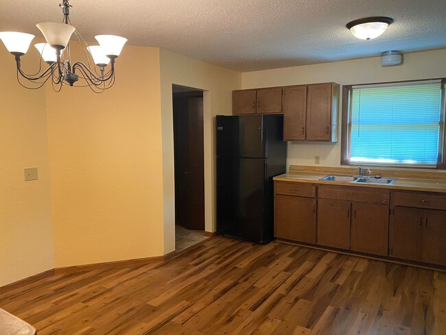Building Photo - 2 BEDROOM | 1 BATH | SINGLE LEVEL | GARAGE...