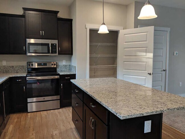 Foto del edificio - 3010 Bellflower Cir