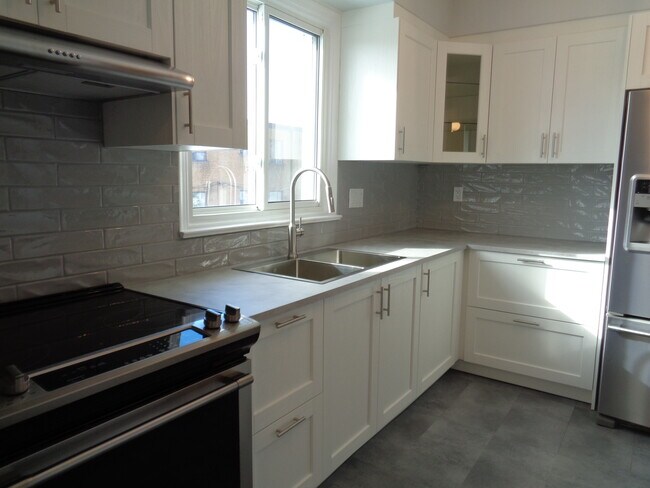 Newly renovated kitchen - 156 Overbrook Pl
