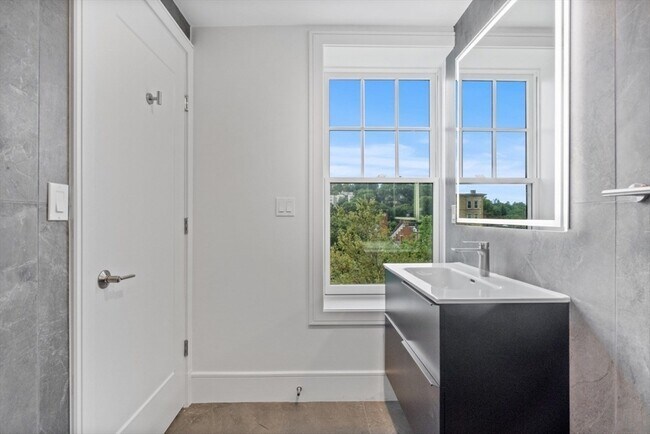 Foto del edificio - 1575 Beacon St