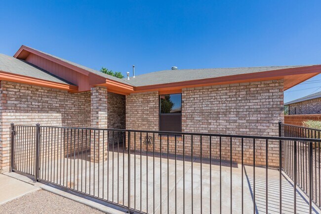 Foto del edificio - Beautiful 3 Bedroom/2 Bath Home