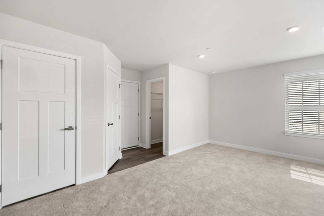 Building Photo - 152 Canterbury Way