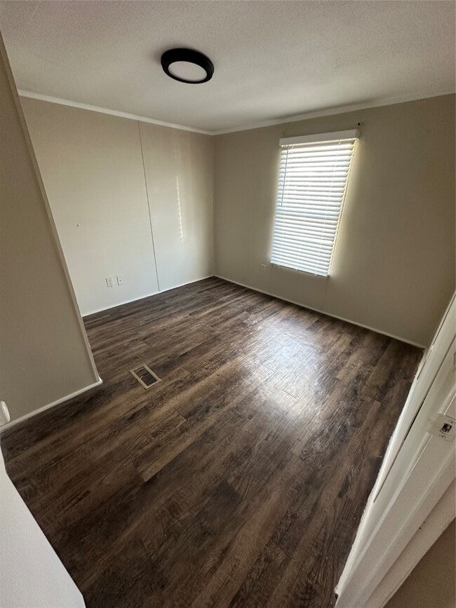 Building Photo - 2021 N Battlebell Rd