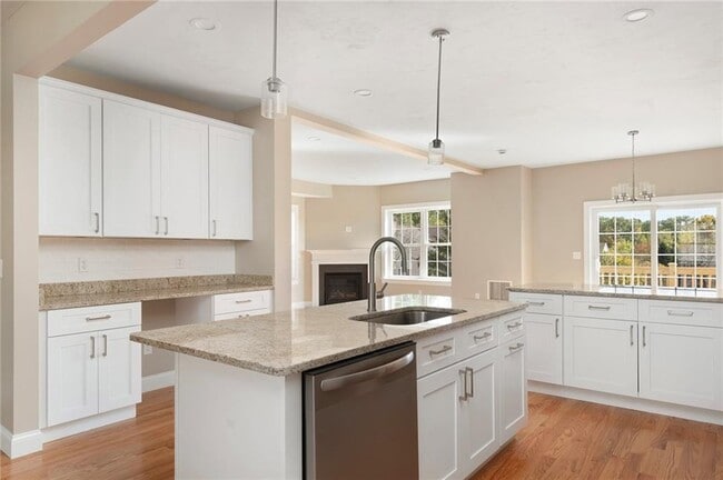 Building Photo - 1401 Hunting Hill Dr