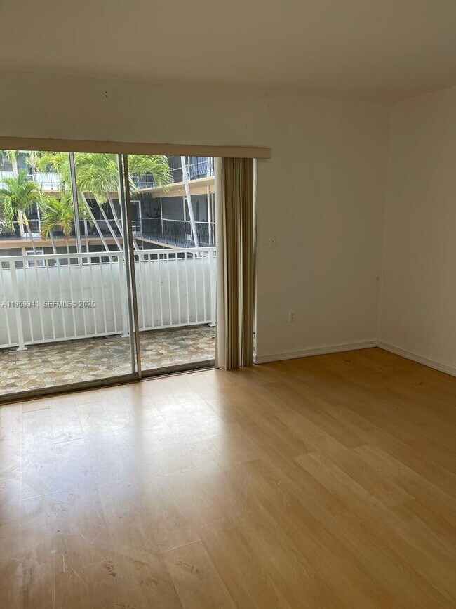 Foto del edificio - 1500 NE 127th St