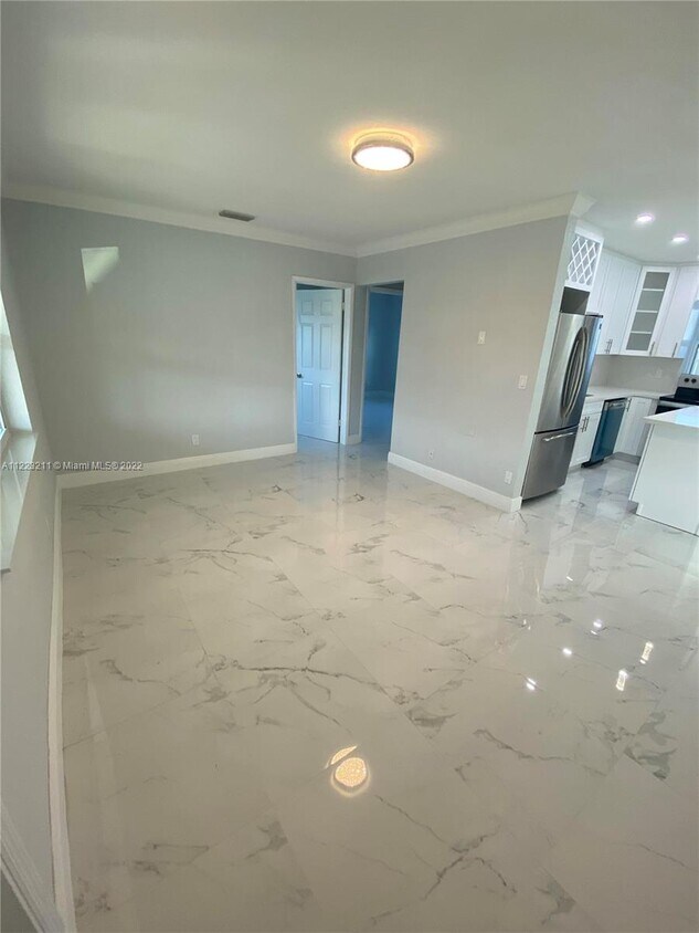 Foto principal - 280 NE 43rd Ct