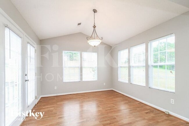 Building Photo - 355 Creekview Dr