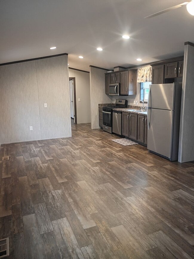 Building Photo - 2406 Marybelle Rd