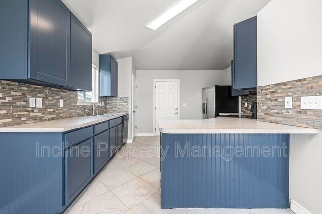 Building Photo - 4016 S Sunrise Dr