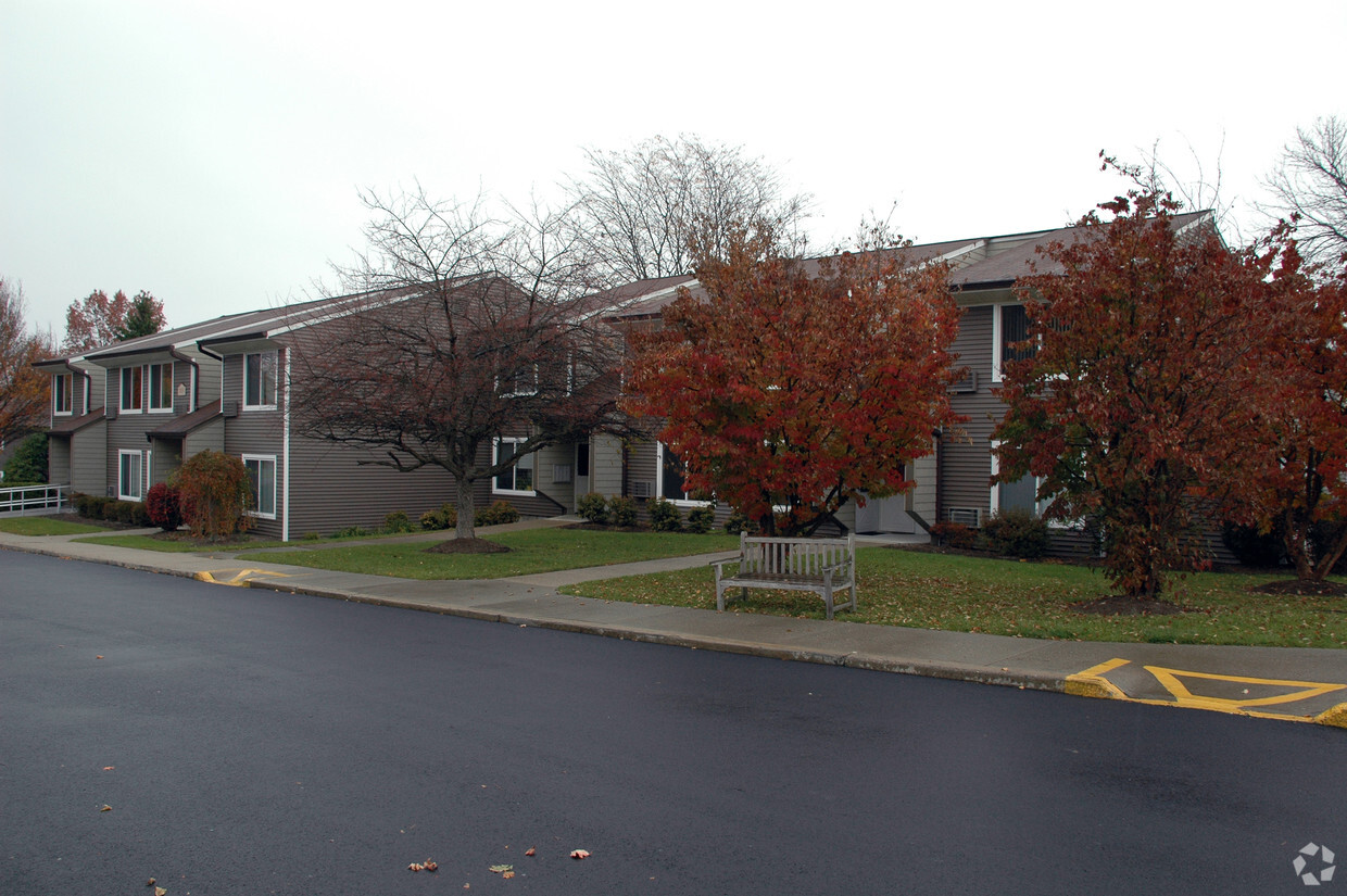 Building Photo - Burt Farms Apartments