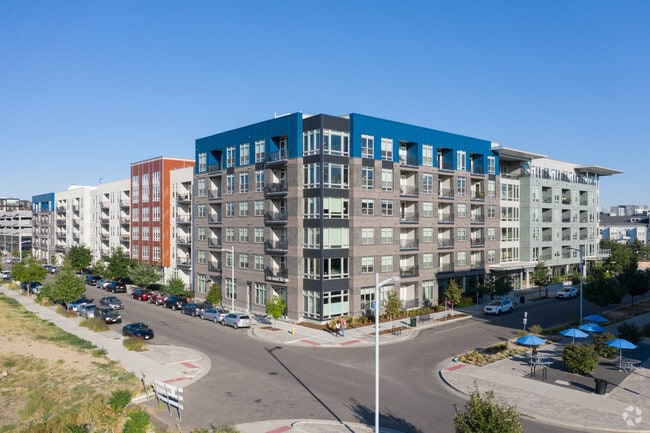 Building Photo - MAA River North