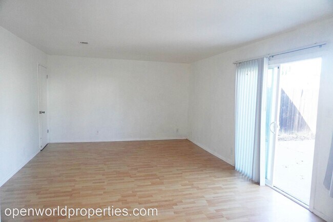 Building Photo - 4 br, 2.5 bath House - 2215 Banyan Way