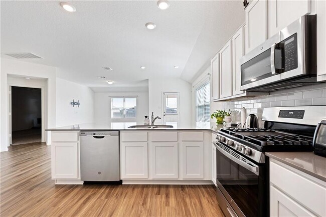 Foto del edificio - 21317 Wilmiller Ln