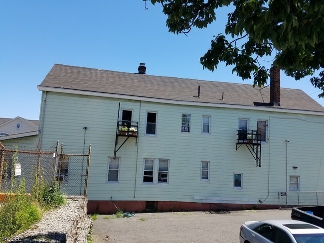 Building Photo - 560 Paulison Ave