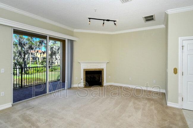 Building Photo - 1302 3rd St Cir E