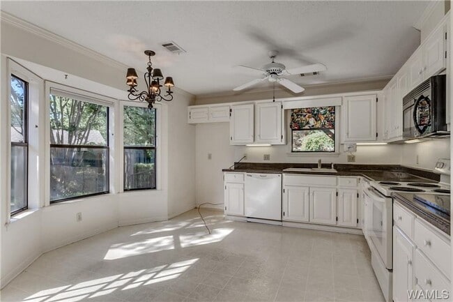 Building Photo - Fantastic 3BR 2Ba in popular Reston Place!