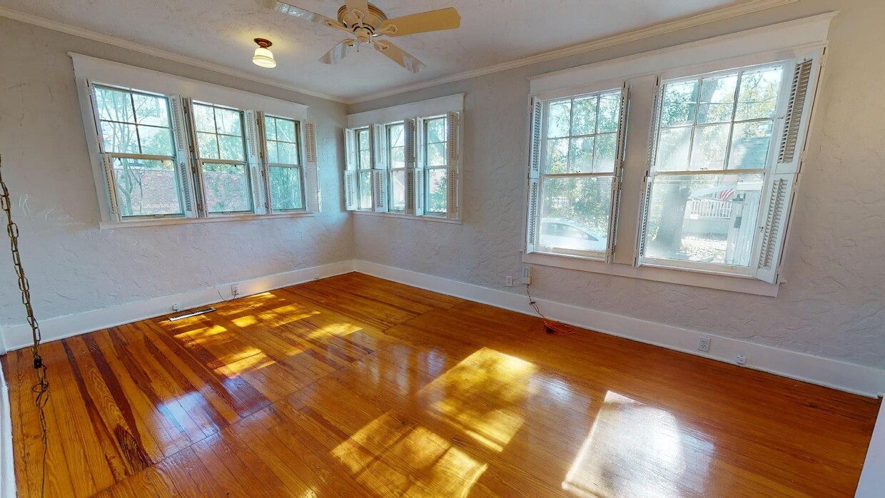 Primary Photo - Nice house for rent in the Riverside area!