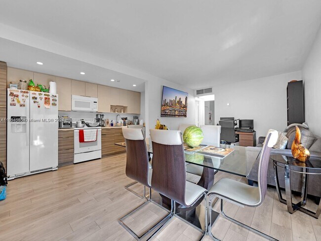 Foto del edificio - 4460 NW 79th Ave