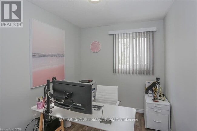 Building Photo - 70 Fiddlers Green Rd