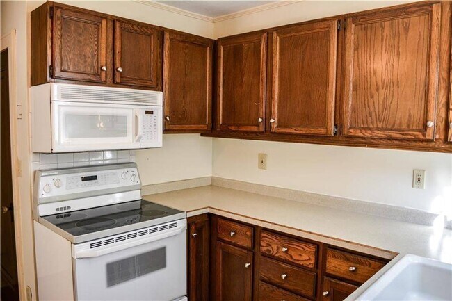 Building Photo - $2,250| 3bd 1.5Ba| 1729 Coolidge Court| Av...