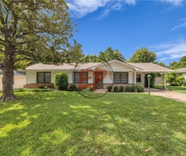 Building Photo - 3300 Wynmore Dr