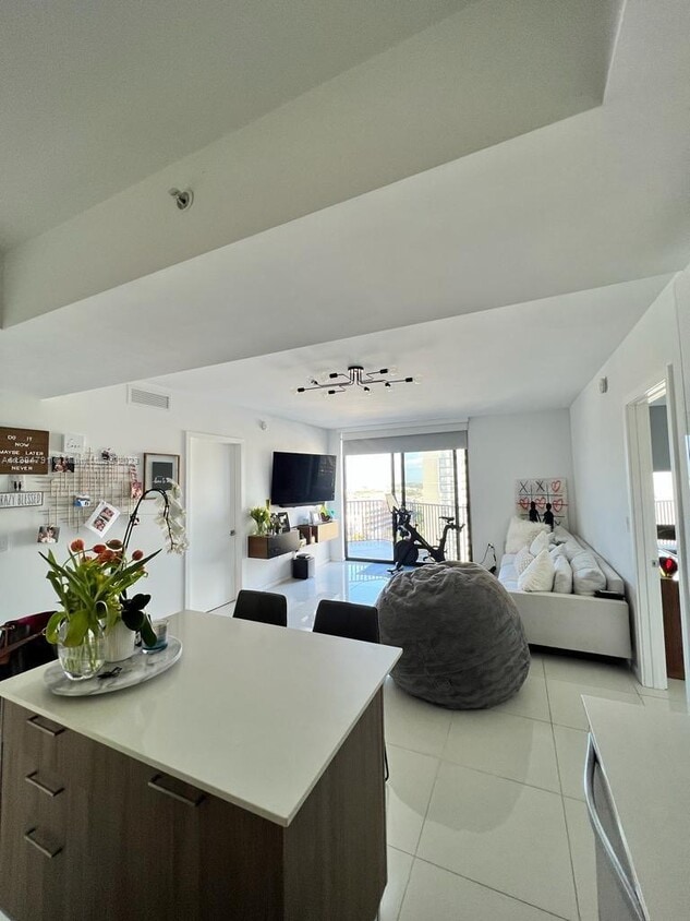 5300 Paseo Blvd Unit 1609, Doral, FL 33166 Condo for Rent in Doral