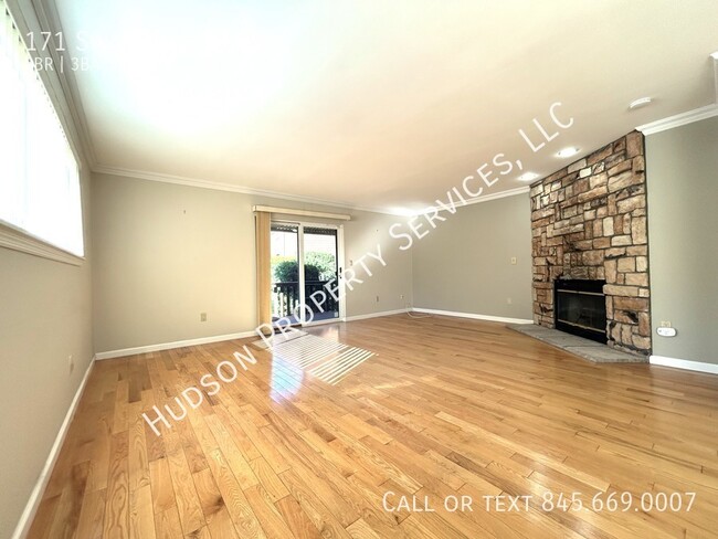 Foto del edificio - 2 Bed/2.5 Bath Condo in Fox Hill For Rent