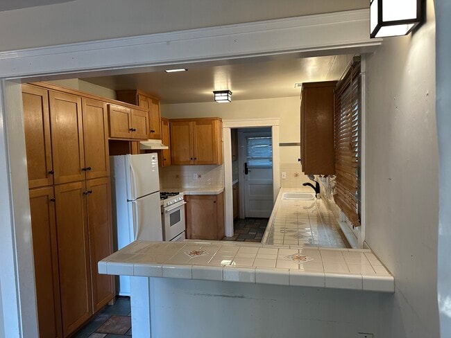 Foto del edificio - 325 E Colorado Blvd