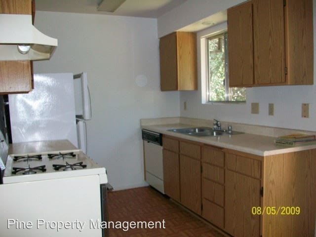 Building Photo - 1868 Conifer Way