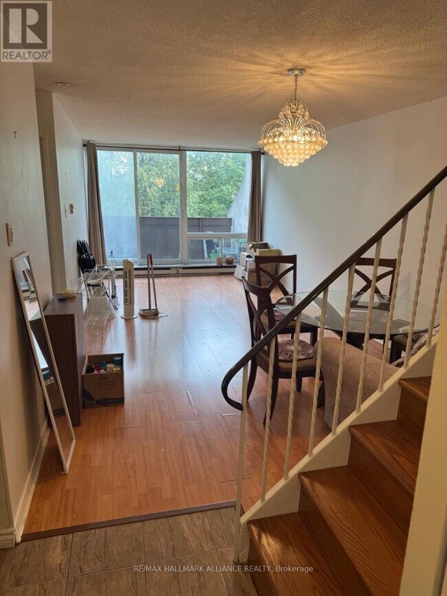 Photo du bâtiment - 3765-3765 Sheppard Ave E