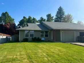 Building Photo - 2538 NE Norton Ct