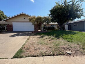 Building Photo - 9152 Condesa Dr