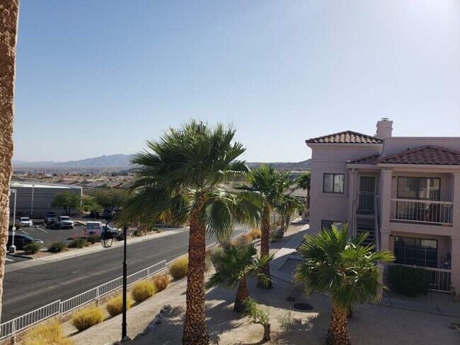 Foto del edificio - 3 Bedroom Condo in Gated Community